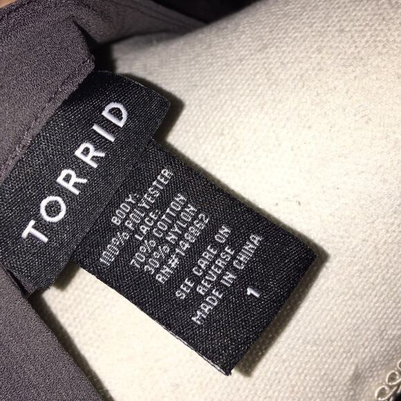 Hi/Low Top With Lace By Torrid Plus 1X - Picture 5 of 6